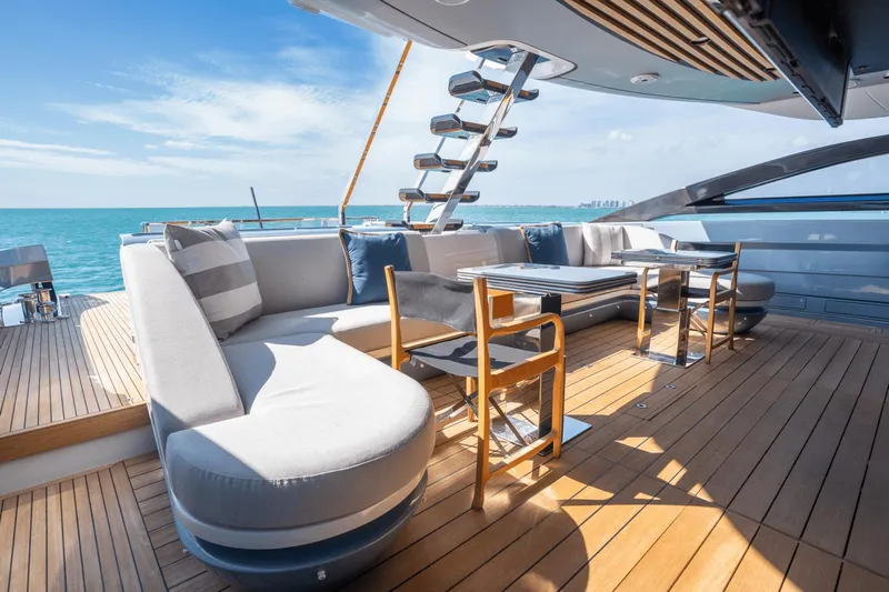 Latitude Yacht Photos Pics 