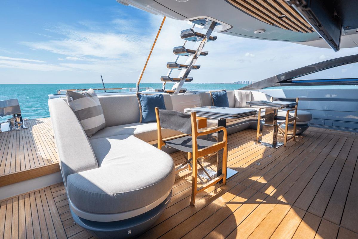 2022 Azimut 94 