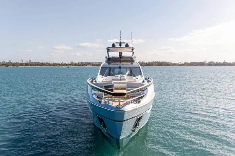 Latitude Yacht Photos Pics 