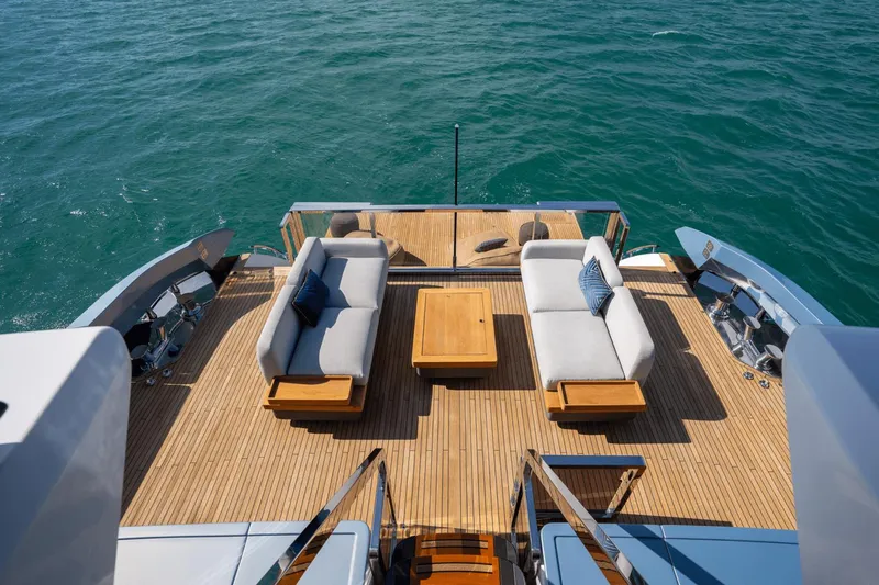 Latitude Yacht Photos Pics 