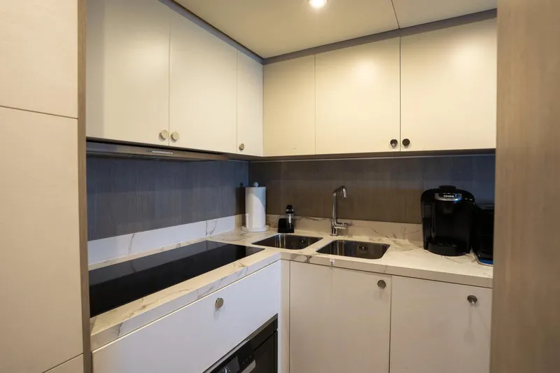 Latitude Yacht Photos Pics 