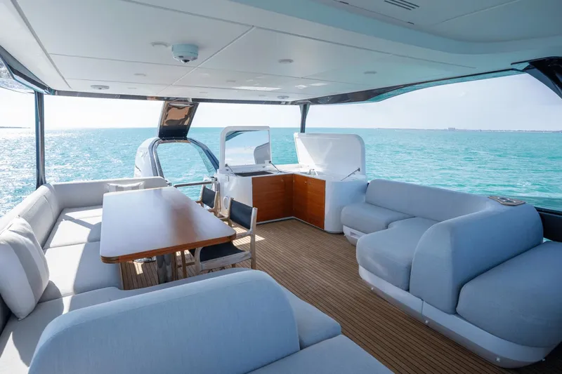 Latitude Yacht Photos Pics 