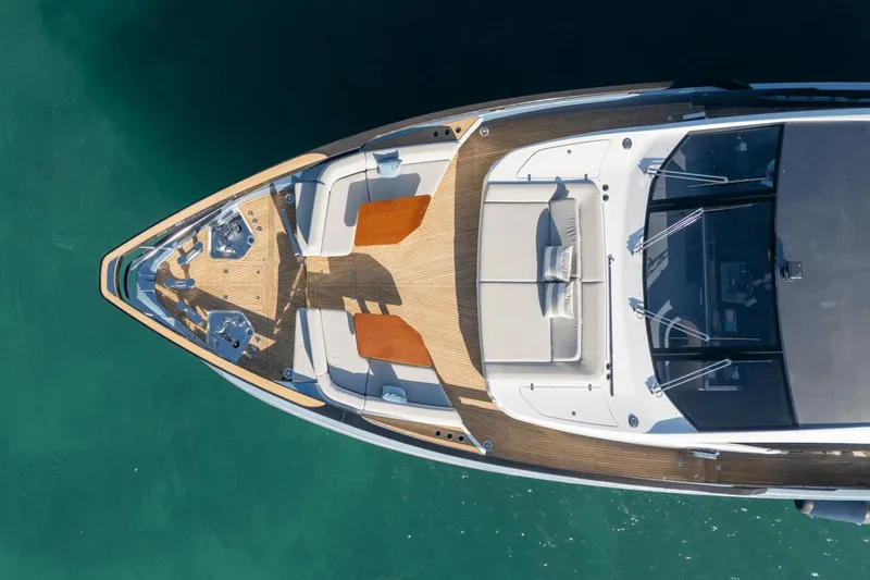 Latitude Yacht Photos Pics 