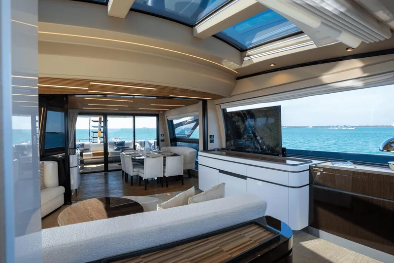 Latitude Yacht Photos Pics 