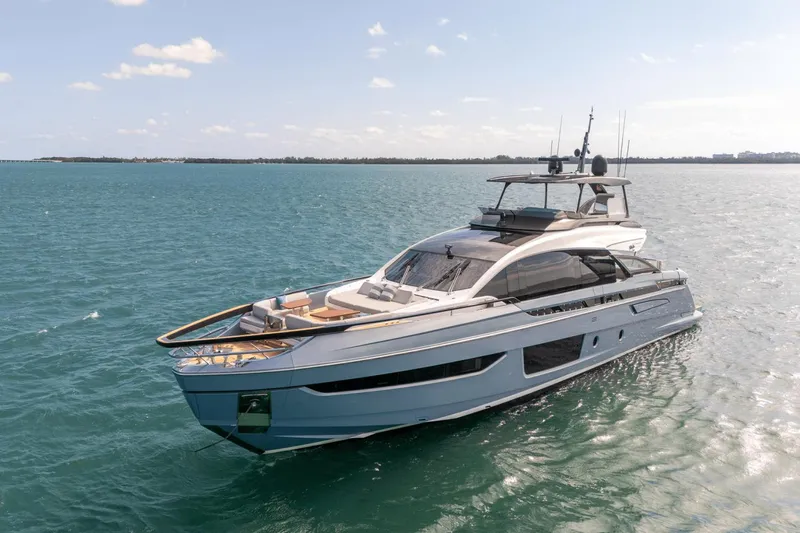 Latitude Yacht Photos Pics 