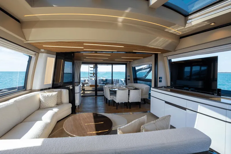 Latitude Yacht Photos Pics 