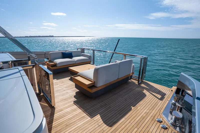 Latitude Yacht Photos Pics 