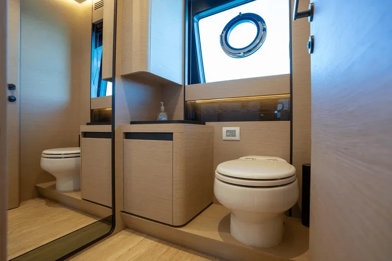 Latitude Yacht Photos Pics 