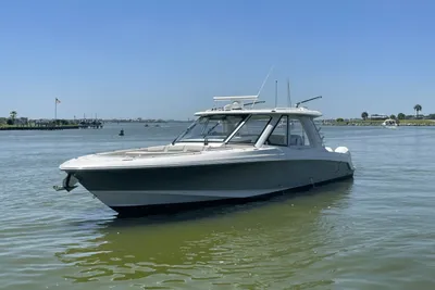 Boston Whaler 380EX REALM