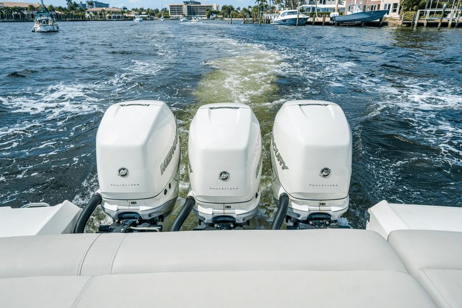 2020 Sea Ray SLX 400 OB