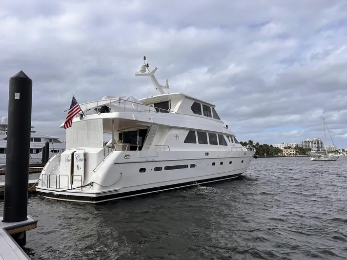 Sue Carolyn Yacht Photos Pics 2003 Hargrave Sky Lounge yacht docked, featuring sleek design and American flag.