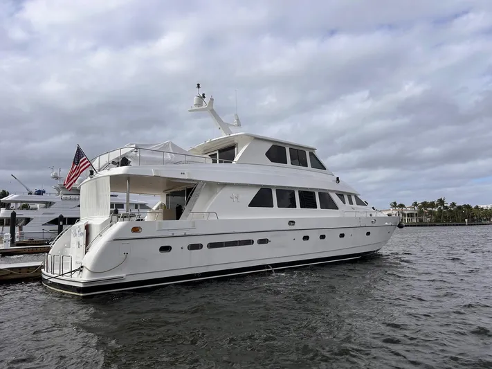 Sue Carolyn Yacht Photos Pics 