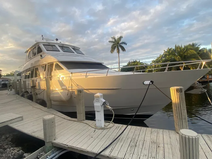 Sue Carolyn Yacht Photos Pics 2003 Hargrave Sky Lounge yacht docked at sunset with palm trees in the background.