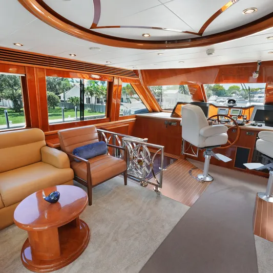 Sue Carolyn Yacht Photos Pics Luxurious 2003 Hargrave Sky Lounge interior with plush seating and elegant wood finishes.