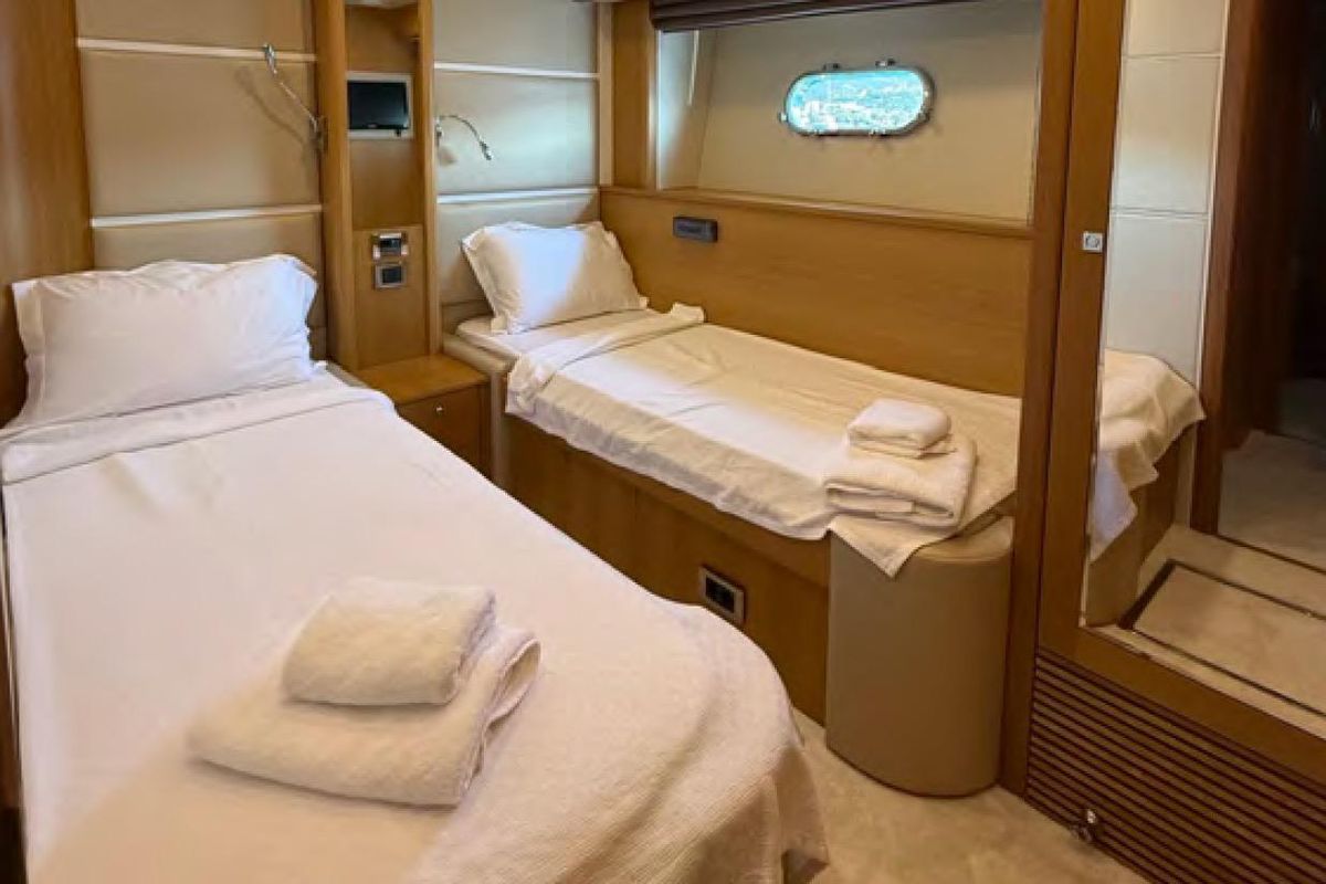 2011 Sunseeker 80 