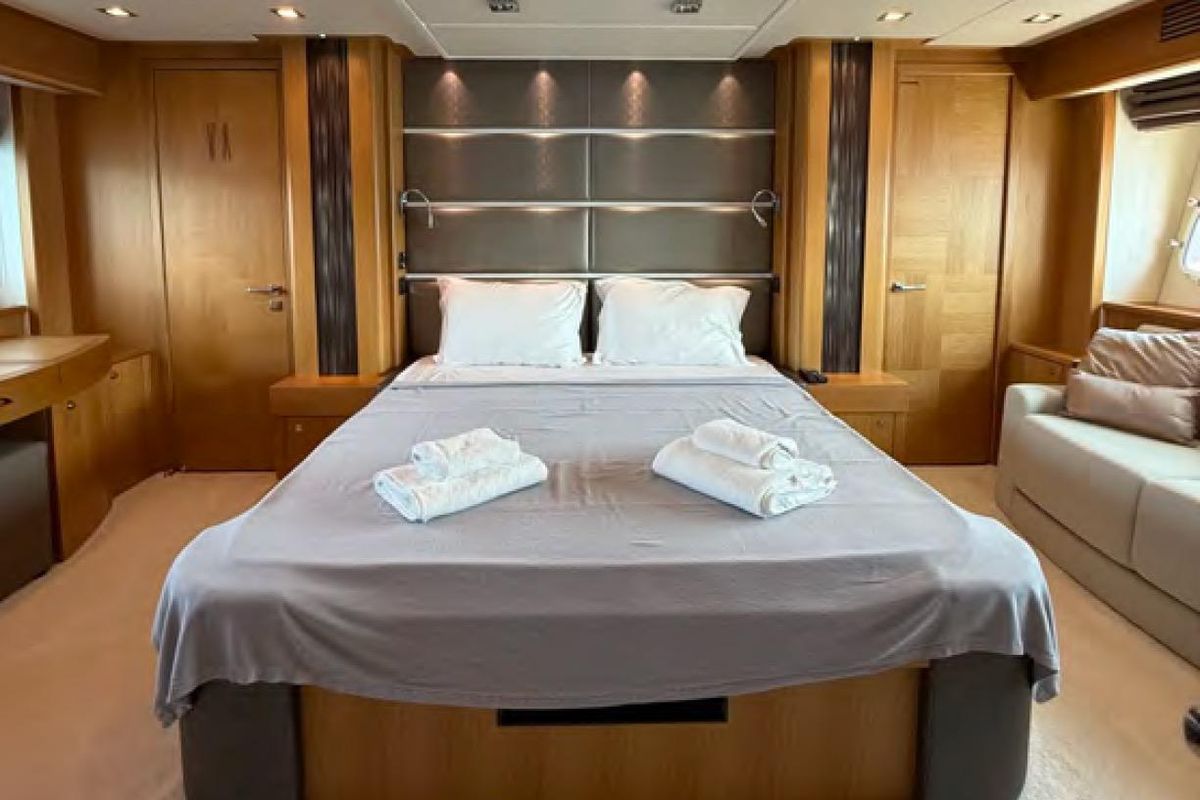 2011 Sunseeker 80 