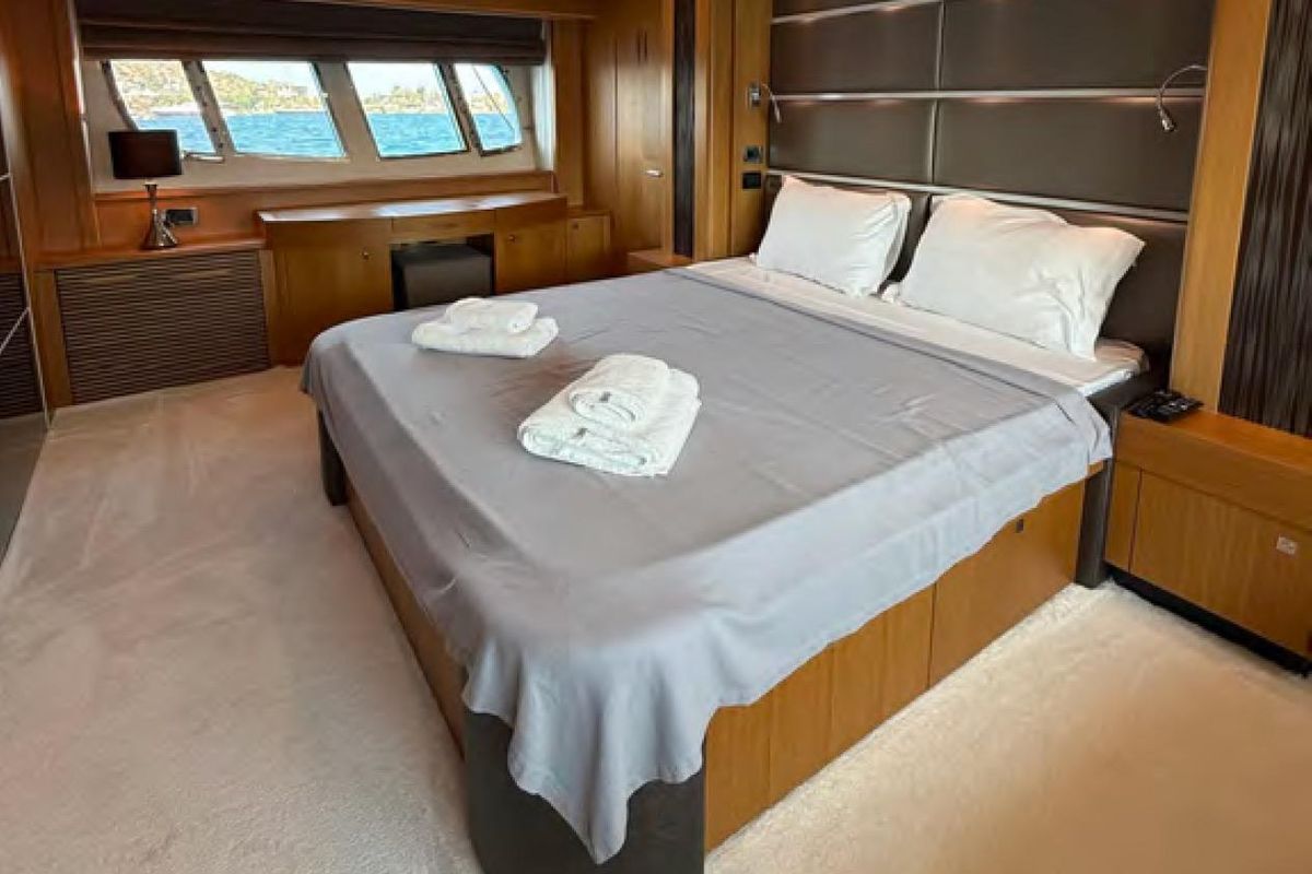2011 Sunseeker 80 