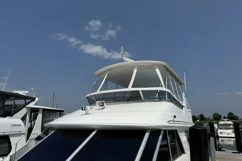  Yacht Photos Pics 1995 Sea Ray 550 Sedan Bridge yacht docked under clear blue sky.