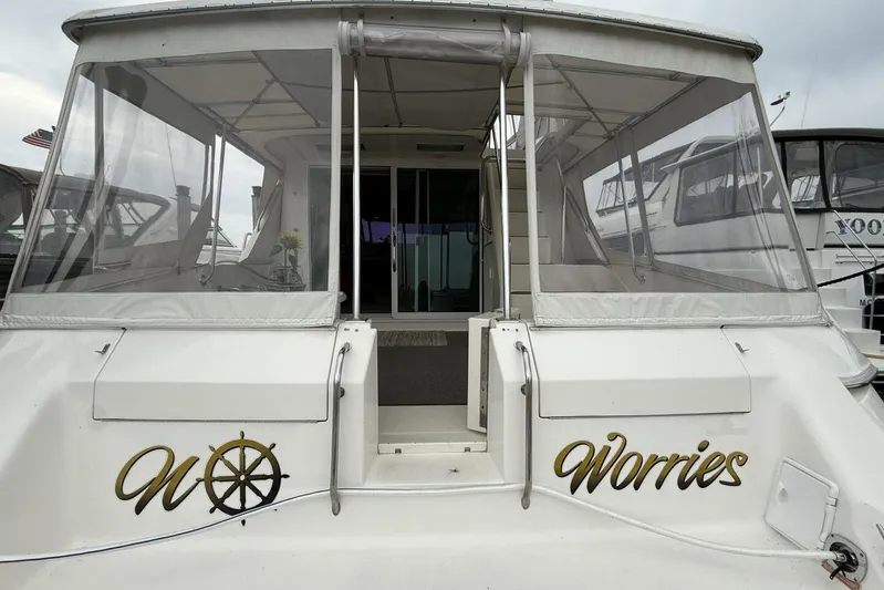  Yacht Photos Pics 1995 Sea Ray 550 Sedan Bridge yacht with "No Worries" text on the stern.