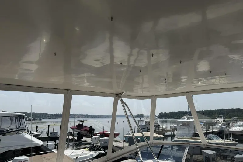  Yacht Photos Pics Interior view of 1995 Sea Ray 550 Sedan Bridge yacht at marina.