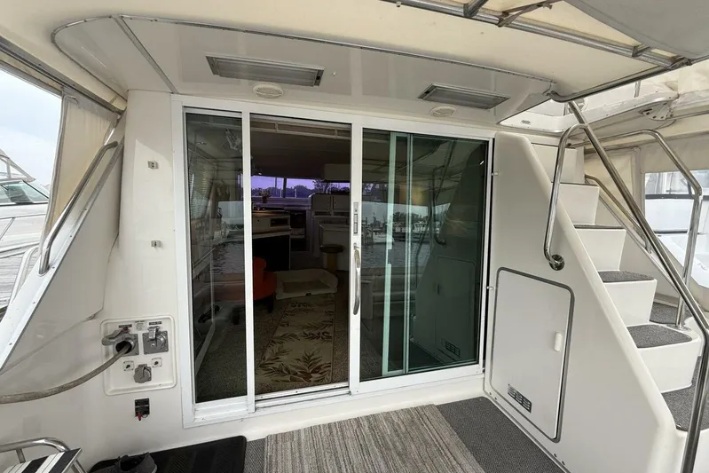  Yacht Photos Pics 1995 Sea Ray 550 Sedan Bridge yacht interior with sliding glass doors and staircase.
