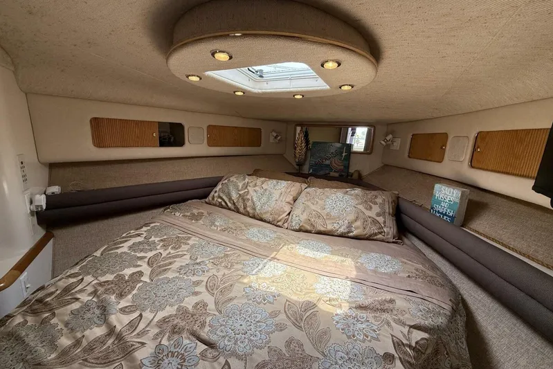  Yacht Photos Pics Luxurious 1995 Sea Ray 550 Sedan Bridge cabin with floral bedding and skylight.