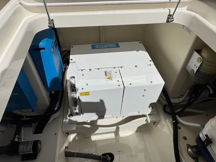  Yacht Photos Pics 2023 TIARA YACHTS 38 LS - Image 18