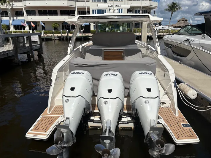  Yacht Photos Pics 2023 TIARA YACHTS 38 LS - Image 5