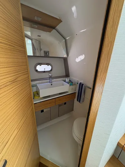  Yacht Photos Pics 2023 TIARA YACHTS 38 LS - Image 12