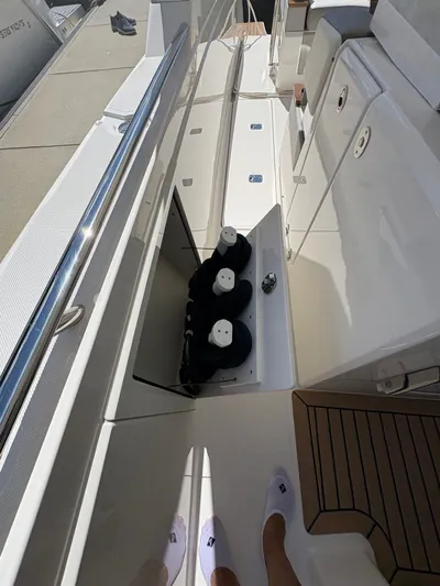  Yacht Photos Pics 2023 TIARA YACHTS 38 LS - Image 15