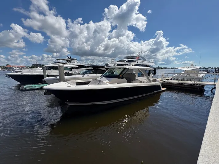  Yacht Photos Pics 2023 TIARA YACHTS 38 LS - Image 3