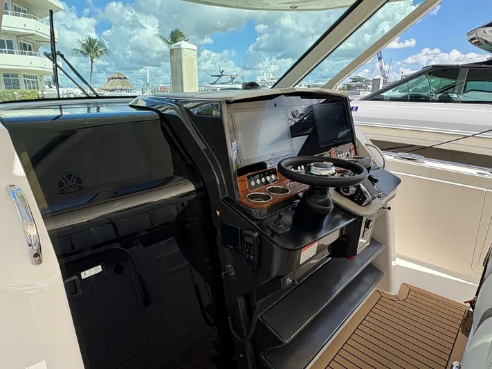  Yacht Photos Pics 2023 TIARA YACHTS 38 LS - Image 6