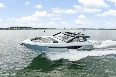 Cruisers Yachts 50 GLS Outboard