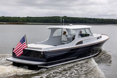 Lyman-Morse Hood 35