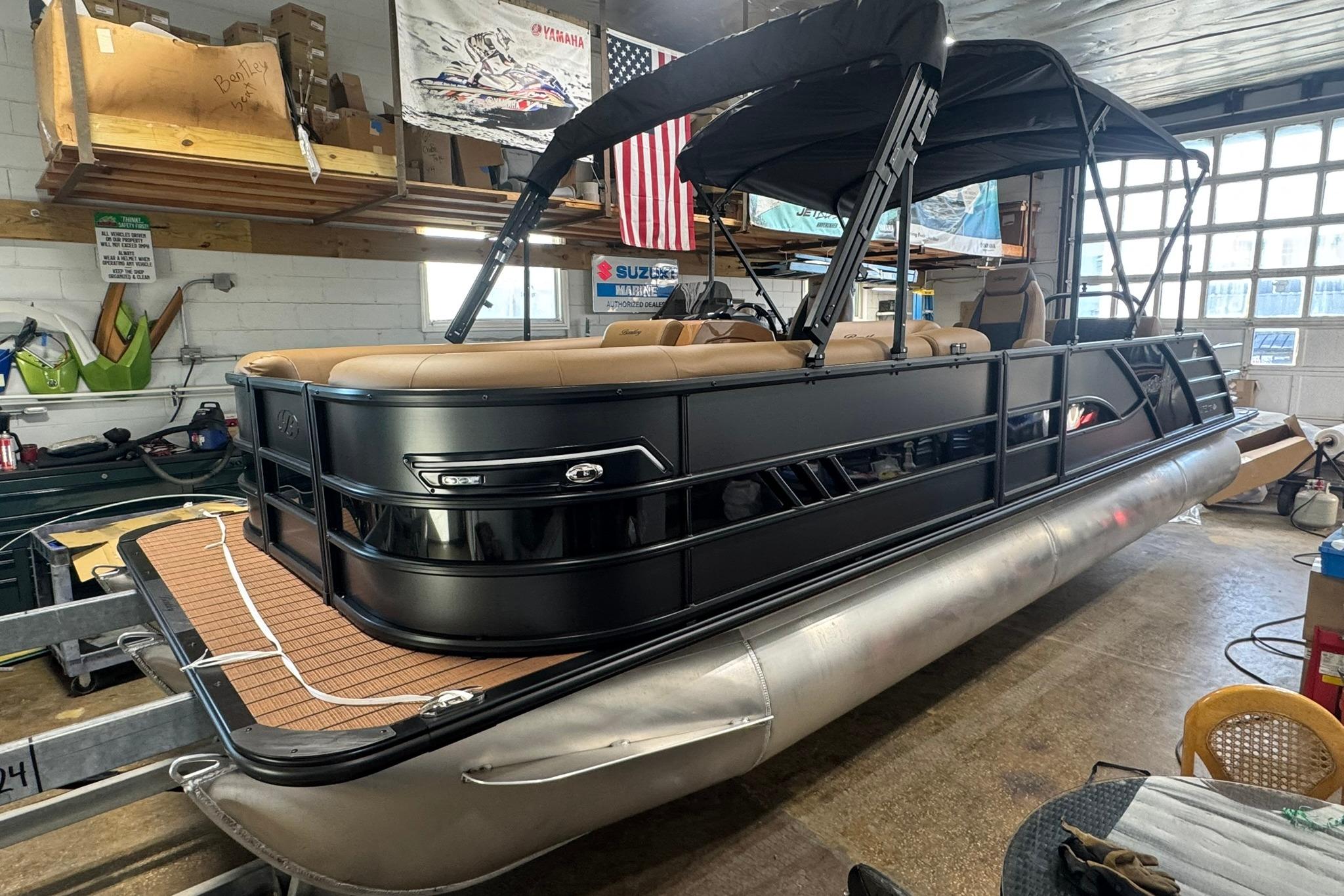 Bentley Pontoons Elite 253 Swingback