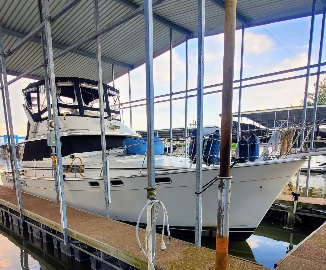 1988 bayliner motor yacht 3818