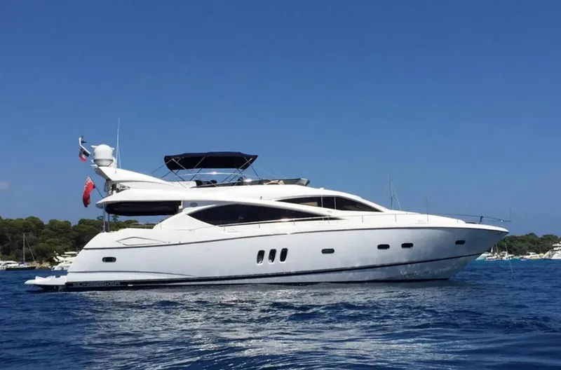 Tais Octavia Yacht Photos Pics 2005 Sunseeker 75 yacht cruising on a clear blue sea.