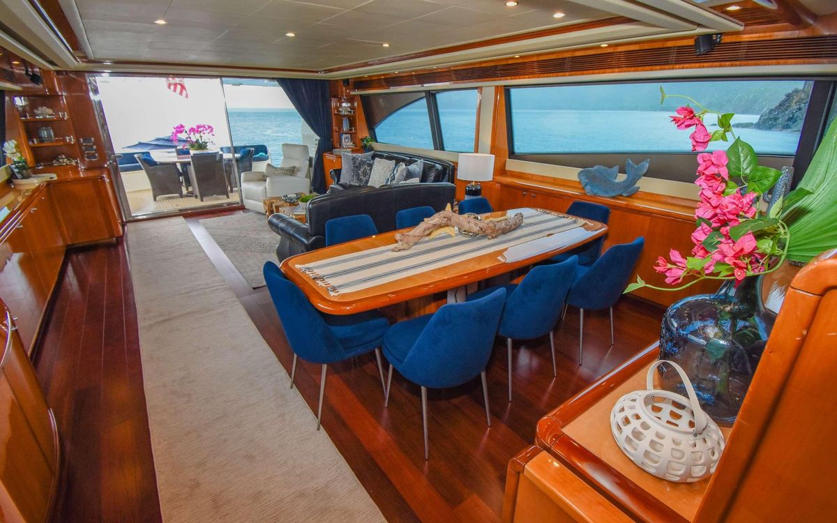 2006 Ferretti Yachts 88 