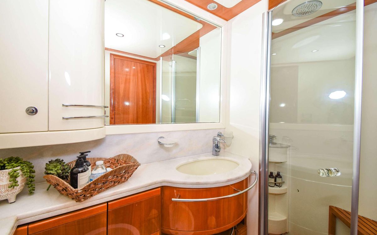 2006 Ferretti Yachts 88 
