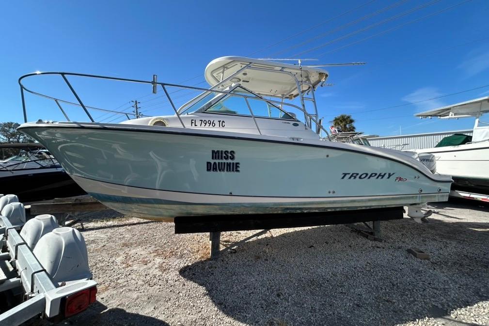 Trophy 2502 Walkaround