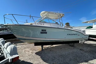 Trophy 2502 Walkaround