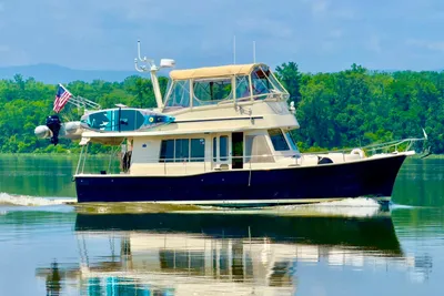 Mainship 40 Trawler