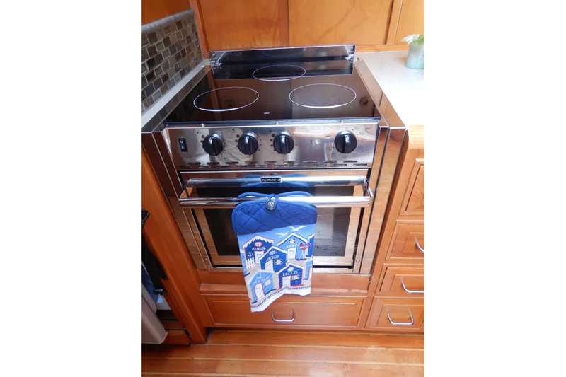 Alaska Sea Duction Yacht Photos Pics Stainless steel stove in 1988 Camargue 48 Cockpit Motor Yacht kitchen.