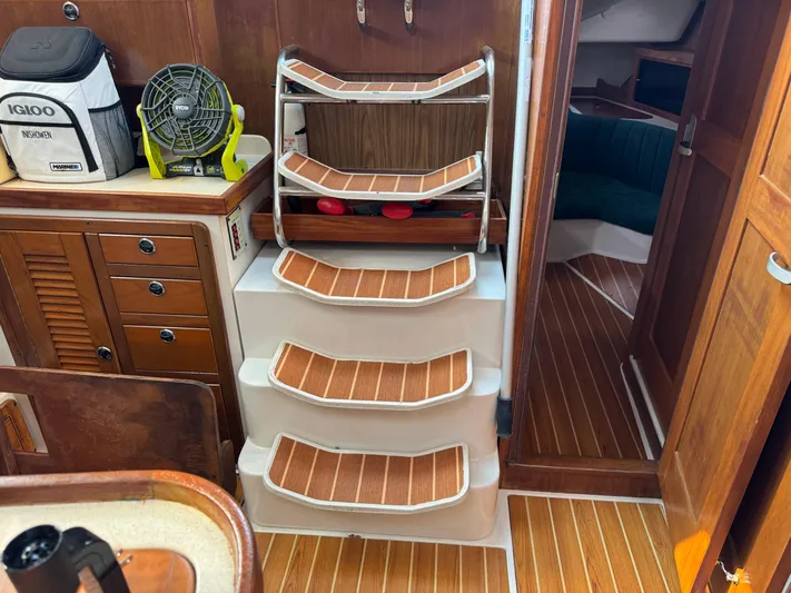 Inishowen Yacht Photos Pics Companionway Steps