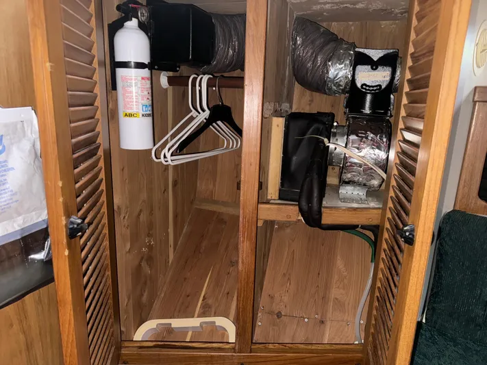 Inishowen Yacht Photos Pics Aft Hanging Locker and Air Unit