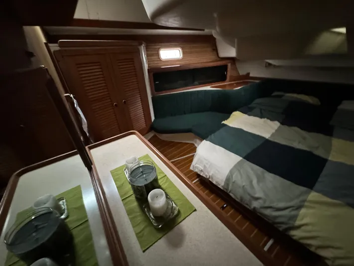 Inishowen Yacht Photos Pics Aft Cabin Starboard Side