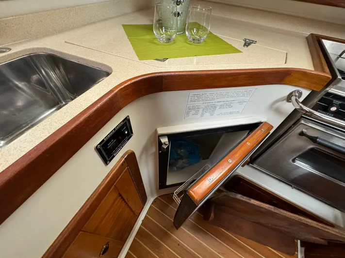 Inishowen Yacht Photos Pics Front and Top Loading Frig