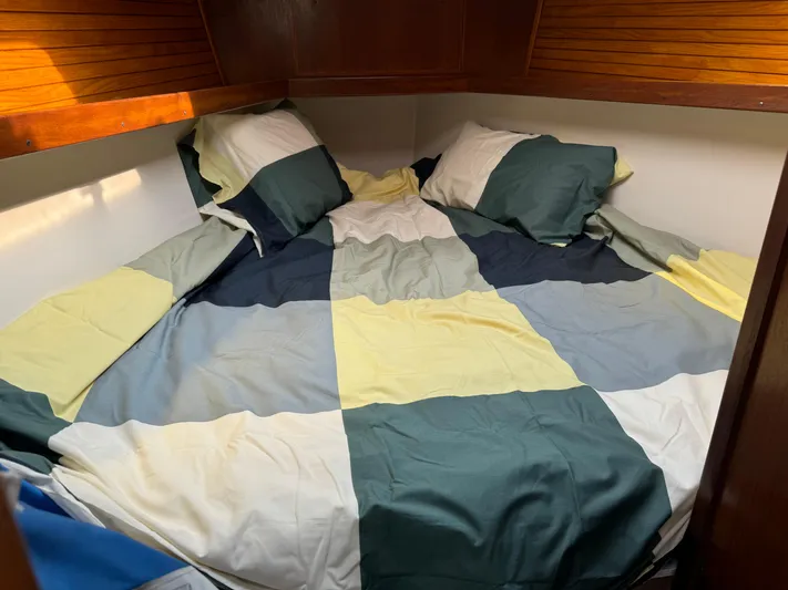 Inishowen Yacht Photos Pics Forward Cabin Berth