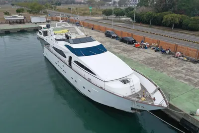 Azimut 100 Jumbo