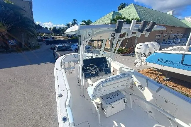250-118 Yacht Photos Pics 2026 Robalo R250 Center Console boat with sleek design and modern features.
